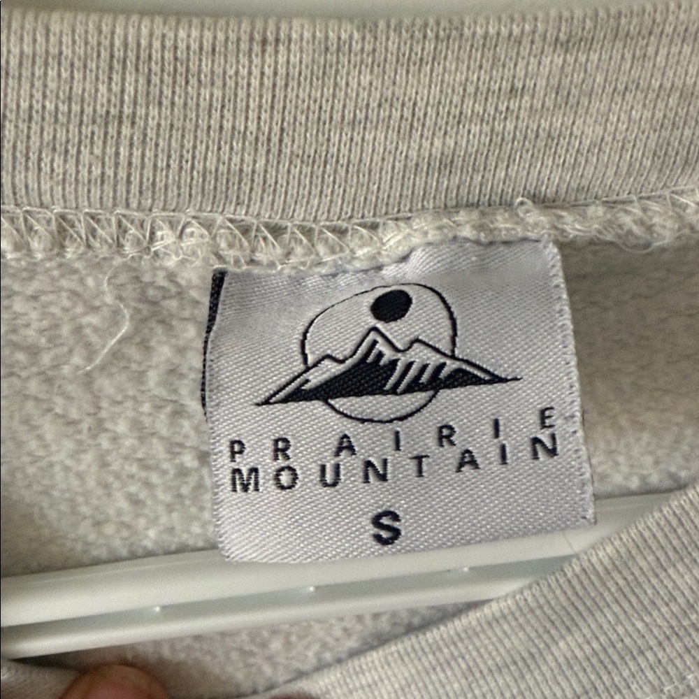 Gray Montana Graphic Women’s Crewneck - Picture 2 of 4